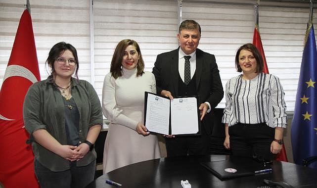 Karşıyaka Belediyesi&#039;nden &#039;Beyaz Baretli Kadınlar&#039;a Destek