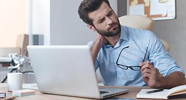 Masa başı çalışanlar dikkat, kas ve eklem ağrılarına karşı 12 etkili önlem!