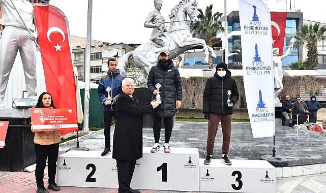 Menemen&#039;de devrim şehitlerine saygı günü