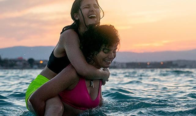 Netflix’in en çok izlenen filmi The Swimmers’ın çekimleri İzmir’de yapıldı