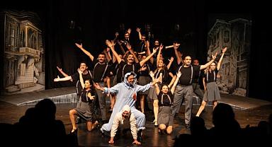 Şehir Tiyatroları Buluşması 4 bin tiyatroseveri ağırladı