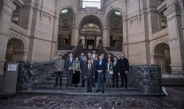 Soyer: &quot;Daha çok dünya kentinde İzmir ofisleri açmaya devam edeceğiz&quot;