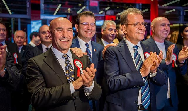 1 milyon kitap projesinin ilk kurumsal destekçisi olan Başkan Soyer: “İyiliğin ne kadar bulaşıcı olduğunu gördük”