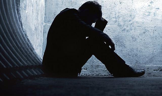 15 günden uzun süren depresif durum dikkate alınmalı!