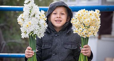 Başkan Soyer 5. Karaburun Nergis Festivali’nde konuştu: “Baharın da siyasetin de yalancısına inanmayın”