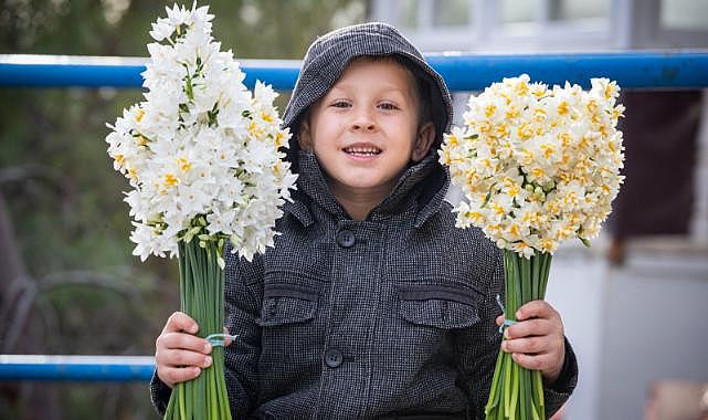 Başkan Soyer 5. Karaburun Nergis Festivali’nde konuştu: “Baharın da siyasetin de yalancısına inanmayın”