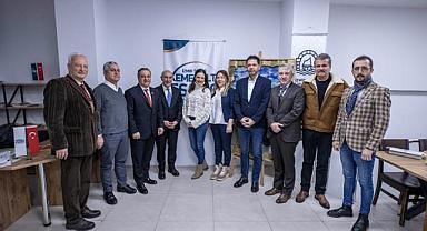 Başkan Soyer Tarihi Kemeraltı Esnaf Derneği üyeleriyle bir araya geldi