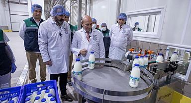 Düğmeye Başkan Tunç Soyer bastı: Bayındır Süt İşleme Fabrikası'nda test üretimi başladı