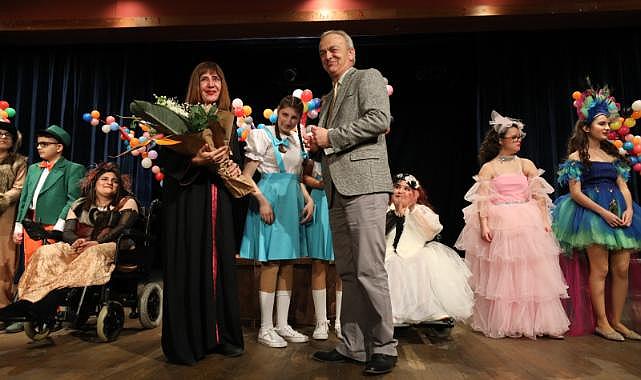 Engelsiz yetenekler, kalbimin sevgili gözü ile Narlıdere&#039;de sahne aldı