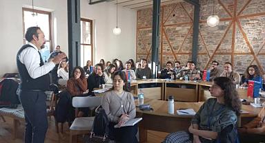 Genç elçiler İzmir'in geleceği için proje üretiyor