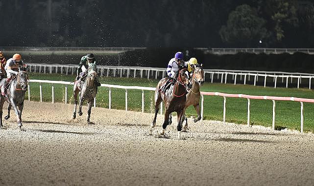 Hüseyin Özsakallı Kupasını &quot; Black Phantom &quot; Kazandı