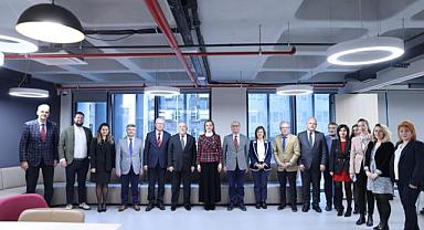 İDÜ Rektörü Prof. Dr. Bedriye Tunçsiper, İzmir Üniversiteleri Platformu Yürütme Kurulu toplantısına katıldı