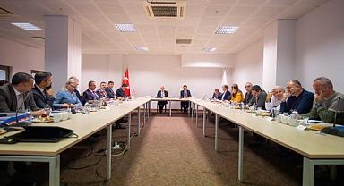 İzmir Büyükşehir Belediyesi ve ilçe belediyelerinden temizlik için güç birliği