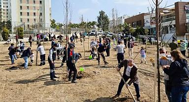 Karşıyaka'da yeşil seferberlik sürüyor: 'Hedef:100 bin ağaç'