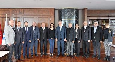 Pınar Özcan, İzmir Ticaret Odası'nı ziyaret etti