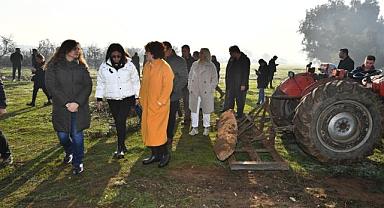 Yaşar Üniversitesi öğrencileri karakılçık ekiminde
