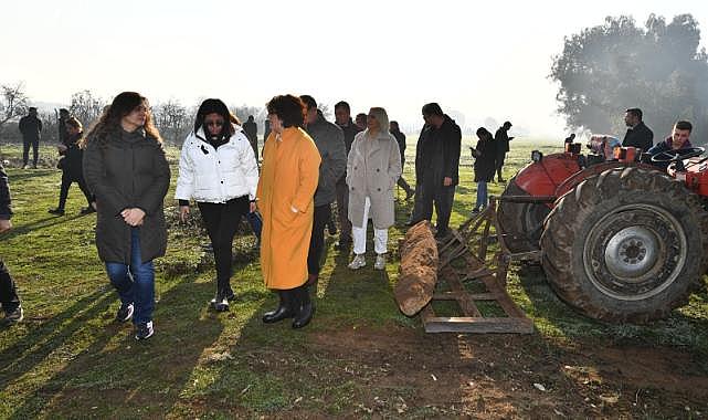 Yaşar Üniversitesi öğrencileri karakılçık ekiminde