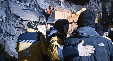 Adıyaman'da anne ile iki kızı enkazdan 54 saat sonra kurtarıldı