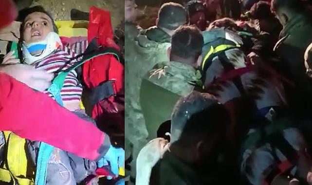 AKS ekipleri aynı binanın enkazından 3 kişiyi kurtardı