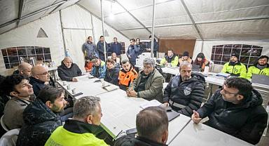 Başkan Soyer Hatay'da koordinasyon merkezine geldi