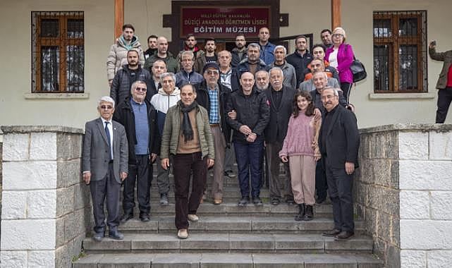 Başkan Soyer Osmaniye&#039;de yıkılmayan köy enstitüsünü örnek gösterdi