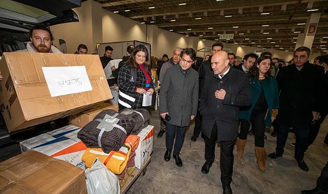 Başkan Soyer yardımların toplandığı Fuar İzmir&#039;i ziyaret etti