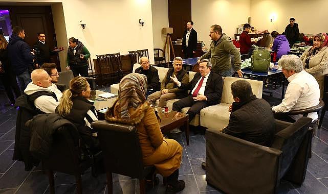 Batur&#039;dan deprem mağduru vatandaşlara:  Sizin için buradayız