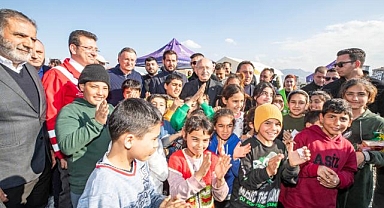 CHP lideri Kılıçdaroğlu, İzmir Büyükşehir'in Hatay'daki koordinasyon merkezini ziyaret etti