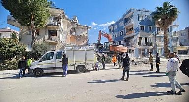 Deprem bölgesindeki su sorunu için İzmir Büyükşehir Belediyesi ekipleri devrede
