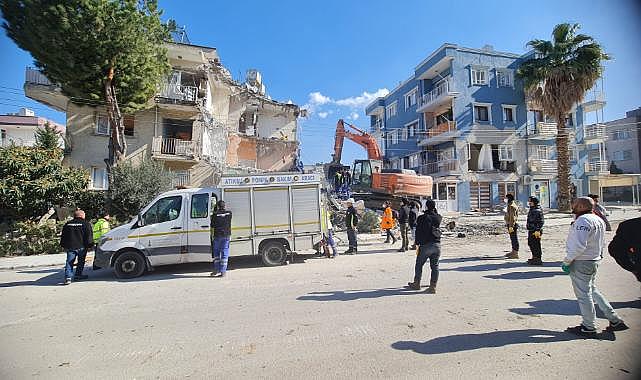 Deprem bölgesindeki su sorunu için İzmir Büyükşehir Belediyesi ekipleri devrede