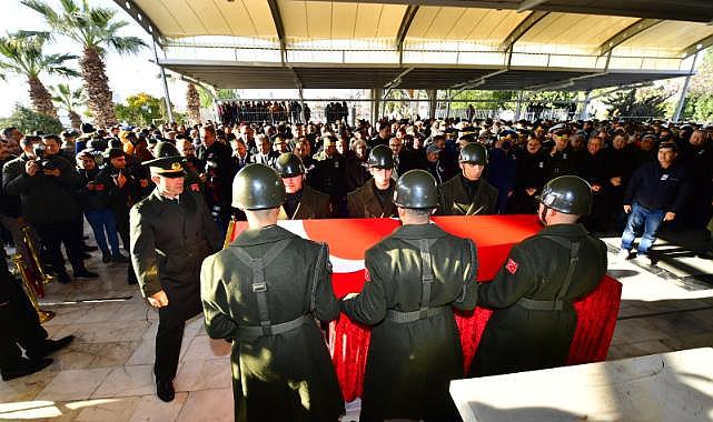 Deprem şehidi Eren Taşkın İzmir&#039;de toprağa verildi