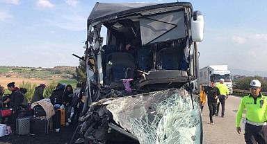 Depremden kurtulan öğrenciler kazada hayatını kaybetti