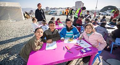 Depremzede çocukların yüzleri Masal Evi ile gülüyor