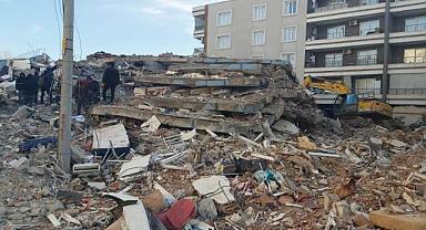 Foçalılar 2 günde 3 çocuğu enkaz altından çıkardılar