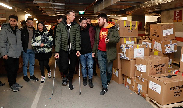 Galatasaray Kaptanı koltuk değnekleriyle yardıma koştu