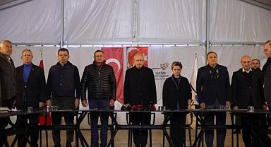 Genel Başkan Kılıçdaroğlu, İzmir Büyükşehir Belediyesi'nin kurduğu çadır kenti ziyaret etti