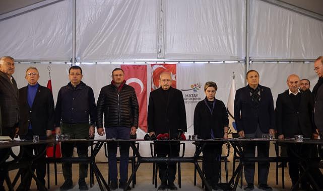 Genel Başkan Kılıçdaroğlu, İzmir Büyükşehir Belediyesi&#039;nin kurduğu çadır kenti ziyaret etti