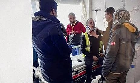 Haluk Levent yardım götürürken kaza geçirdi