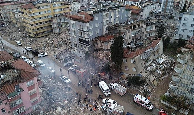 Hatay&#039;ın enkazı günün ilk ışıklarıyla görüntülendi: Şehir yerle bir!