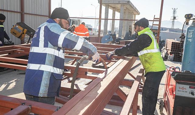 İzmir Büyükşehir Belediyesi deprem bölgesinde konteyner üretiyor