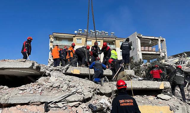 İzmir Büyükşehir Belediyesi ekipleri Osmaniye&#039;deki çalışmalarını sürdürüyor