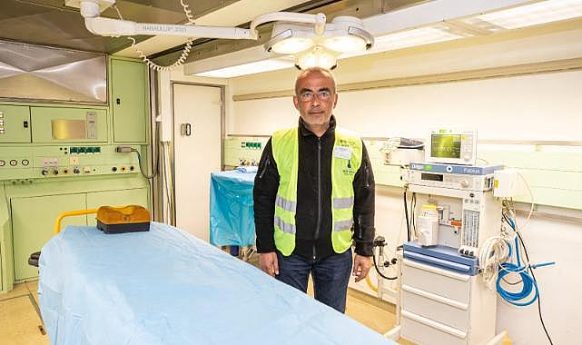 İzmir Büyükşehir Belediyesi Hatay&#039;da mobil ameliyathaneli sahra hastanesi kurdu