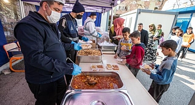 İzmir Büyükşehir Belediyesi tüm birimleriyle Osmaniye'de