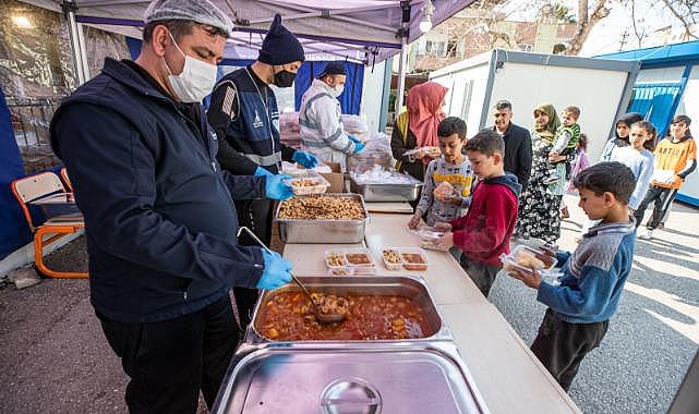 İzmir Büyükşehir Belediyesi tüm birimleriyle Osmaniye&#039;de