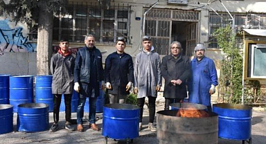 İzmir'de öğrenciler depremzedeler için soba üretti