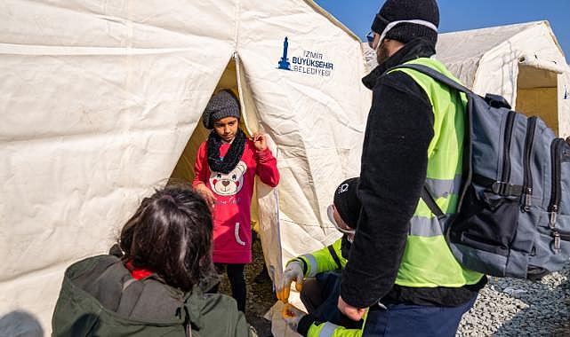 İzmir&#039;den afet bölgesine uzanan yardım koridoruna destek yağıyor