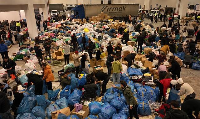 İzmir&#039;den deprem bölgesine destek çığ gibi büyüyor