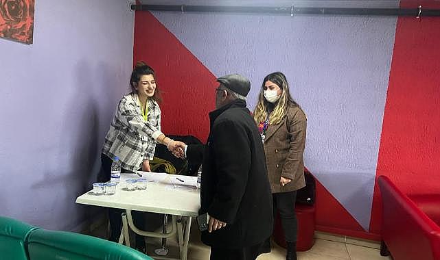 İzmir&#039;e gelen depremzedelere Büyükşehir&#039;den uzanan yardım eli