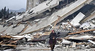 İzmir Gazeteciler Cemiyeti: RTÜK'ün Halk TV, TELE1 ve Fox TV'ye verdiği cezaları kınıyoruz''