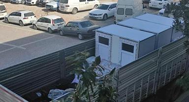 Kınık Belediyesi atölyelerinde seyyar banyo ve tuvalet üretip deprem bölgesine gönderiyor